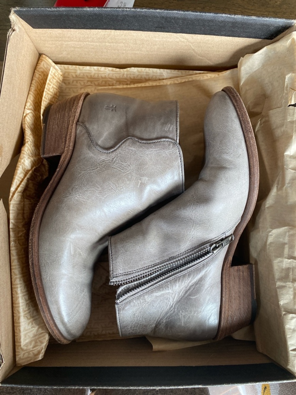 Frye Carson piping Leather Ankle Boots